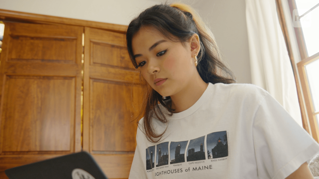 meet-this-down-to-earth-vlogger-who's-using-youtube-to-boost-her-self-confidence-and-connect-…