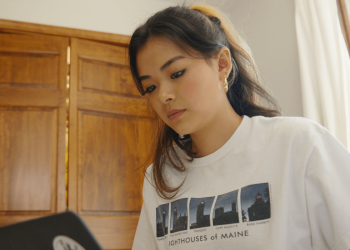 meet-this-down-to-earth-vlogger-who's-using-youtube-to-boost-her-self-confidence-and-connect-…