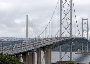 youtube-vloggers-fined-for-climbing-forth-road-bridge-in-dangerous-stunt