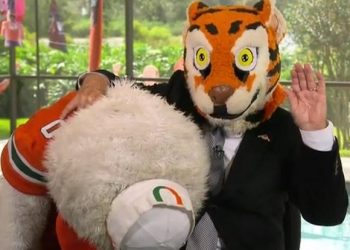 twitter-reacts-to-clemson's-impressive-rout-of-no.-7-miami