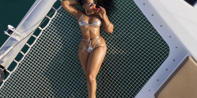 ashanti-flaunts-toned-bikini-body-to-celebrate-40th-birthday:-'aging-like-fine-wine'