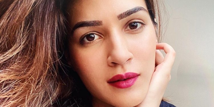 10-beauty-and-wellness-tricks-you-can-learn-from-kriti-sanon's-instagram