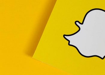 toddler-sent-nude-photos-to-mother's-phone-contacts