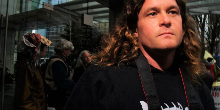 police-apologise-to-fish-farm-welfare-campaigner