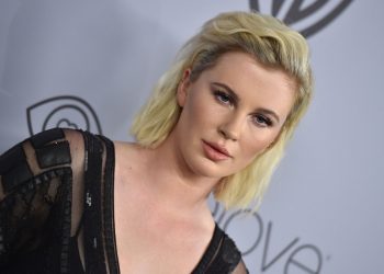ireland-baldwin-poses-topless-on-instagram-to-get-out-the-vote