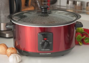 facebook-group-about-slow-cookers-erupts-in-dramatic-post,-delights-twitter