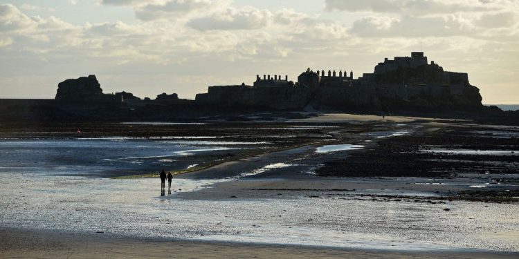 a-british-student-was-fined-$8600-for-breaking-covid-19-quarantine-after-posting-an-instagram-…