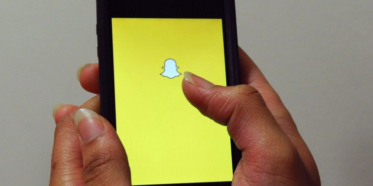 68%-of-people-feel-lonely-amid-coronavirus-restrictions,-snapchat-study-finds