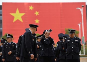 how-china's-'wolf-warrior'-diplomats-use-and-abuse-twitter