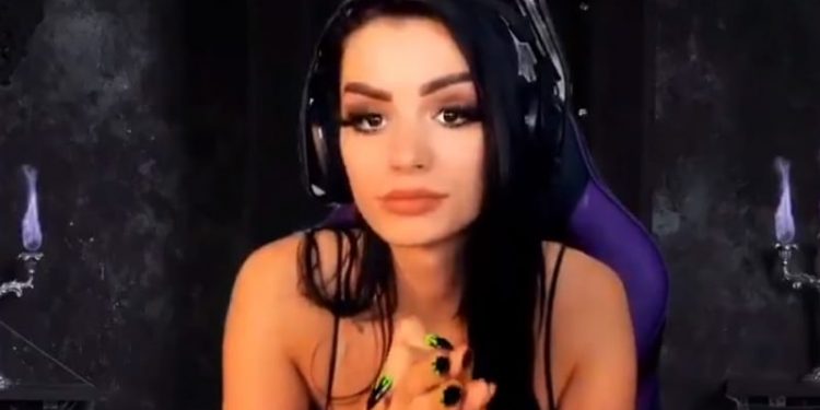 paige-breaks-down-during-twitch-stream-saying-she-can't-deal-with-wwe-anymore