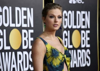 taylor-swift-says-the-nda-scooter-braun-wanted-her-to-sign-was-'not-normal'