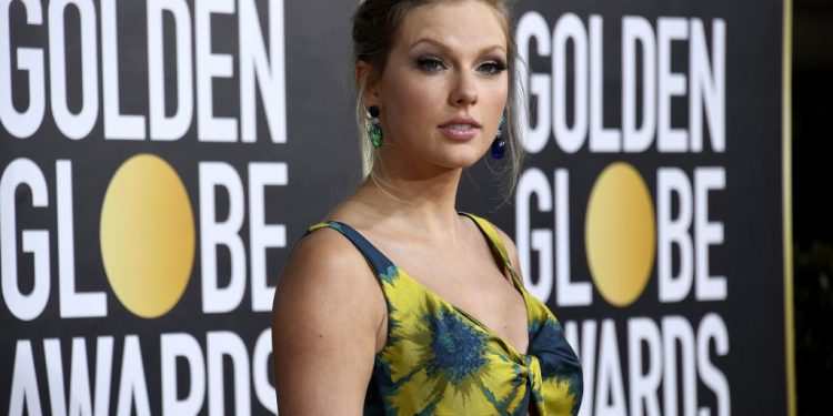taylor-swift-says-the-nda-scooter-braun-wanted-her-to-sign-was-'not-normal'