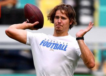 look:-twitter-hilariously-roasts-chargers'-justin-herbert-after-new-haircut