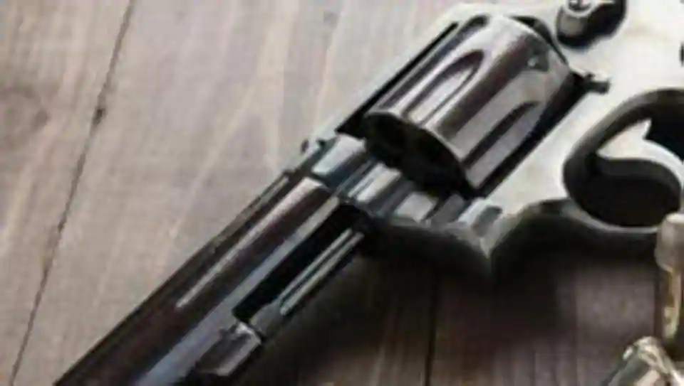 delhi:-boy-shoots-sister-for-chatting-with-friend-on-whatsapp