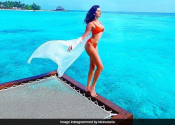 maldives-is-the-new-mumbai:-bollywood-celebs-who-are-painting-instagram-blue