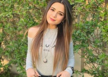 aima-baig-joins-youtube,-tells-fans-'ghabrana-nahi-hai'