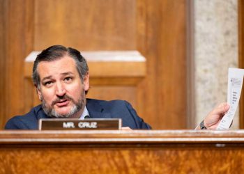 ted-cruz-digs-in-for-congressional-battle-over-'censorship'-on-twitter,-facebook