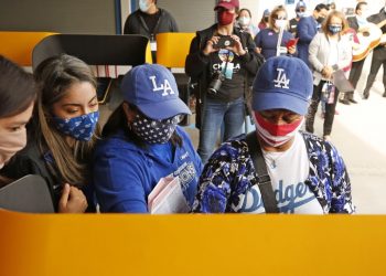 mariachi-bands-and-youtube-celebs:-voting-at-dodger-stadium-on-election-day
