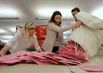 there's-nothing-'mysterious'-about-california's-mail-in-voting-system,-despite-false-facebook-claim