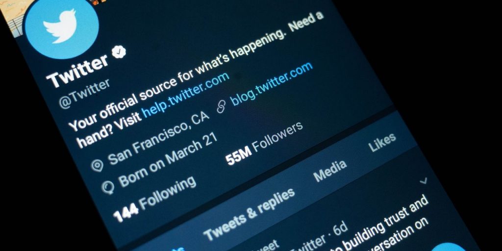 fake-twitter-accounts-posing-as-news-organizations-prematurely-declare-election-victories