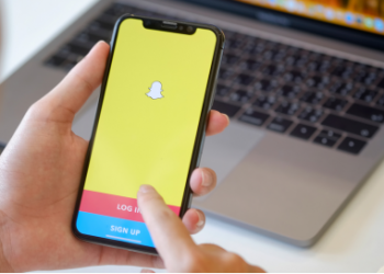 what-is-snapchat-vertical-navigation?