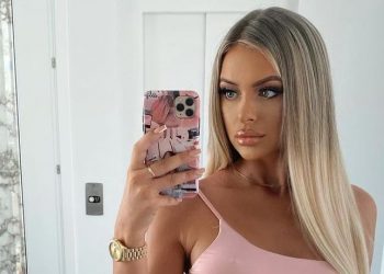 ellie-o'donnell-flaunts-sideboob-in-skimpy-swimsuit-on-instagram:-'it's-a-vibe'