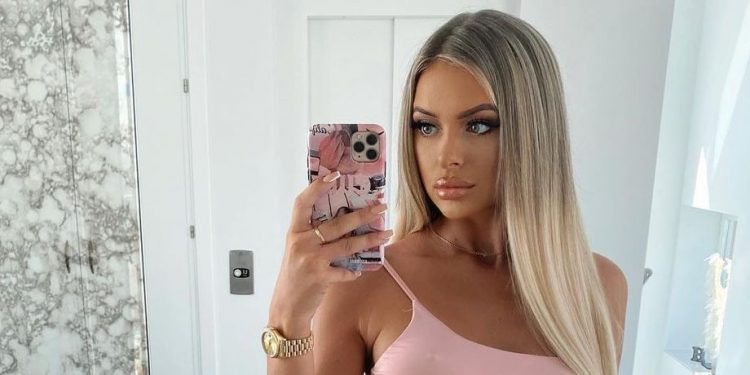 ellie-o'donnell-flaunts-sideboob-in-skimpy-swimsuit-on-instagram:-'it's-a-vibe'