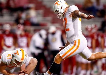 twitter-reacts-to-tennessee's-loss-at-arkansas