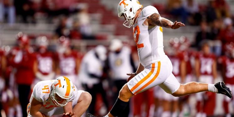 twitter-reacts-to-tennessee's-loss-at-arkansas