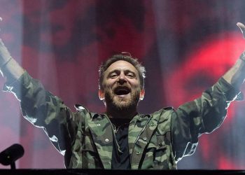 snapchat-brings-david-guetta-dj-set-into-your-home-(video)