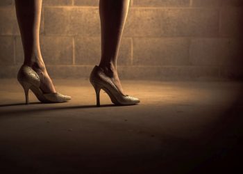 cops-bust-whatsapp-based-prostitution-ring,-eight-foreign-women-arrested