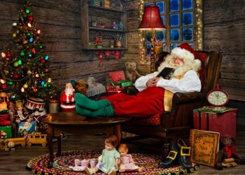this-year,-santa-claus-is-coming-to-facebook,-zoom