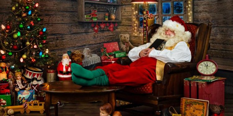 this-year,-santa-claus-is-coming-to-facebook,-zoom