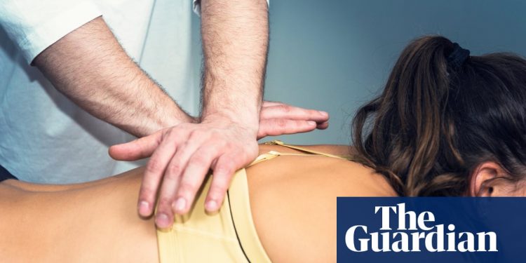 'it's-all-about-the-cracking-noise':-the-unlikely-cult-of-the-online-chiropractor