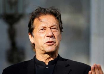 imran-khan-unfollows-everyone-on-twitter,-gets-trolled
