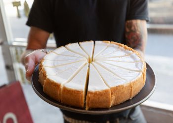 'the-response-was-overwhelming':-how-an-instagram-post-saved-a-small-honolulu-bakery