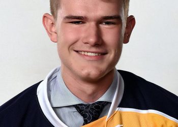 player-wears-santa-suit,-competes-as-erie-otters-in-chl-memorial-ecup