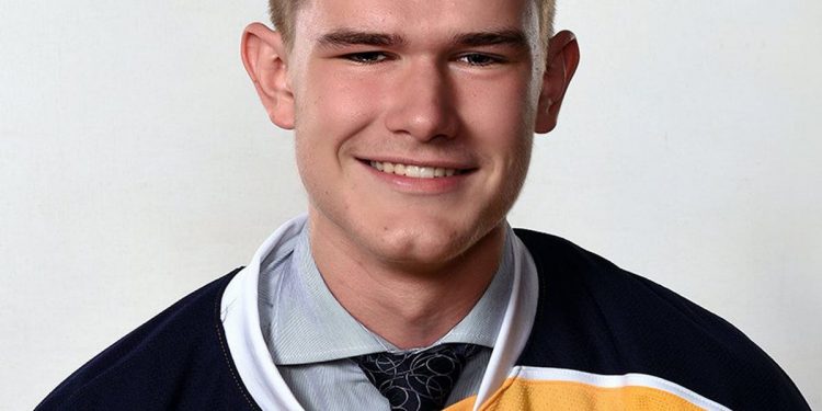 player-wears-santa-suit,-competes-as-erie-otters-in-chl-memorial-ecup