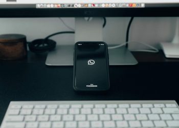whatsapp-is-testing-voice-and-video-calls-on-desktop,-gearing-up-to-take-on-zoom-and-google-meet