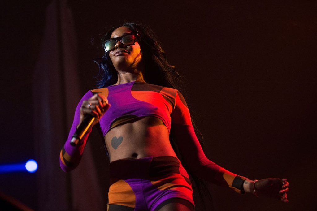 rapper-azealia-banks-receives-backlash-for-transphobic-instagram-tirade
