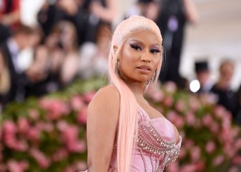 nicki-minaj-and-acacia-brinley-drama-explained:-fans-blame-influencer-for-trolling-group-chat-on-…