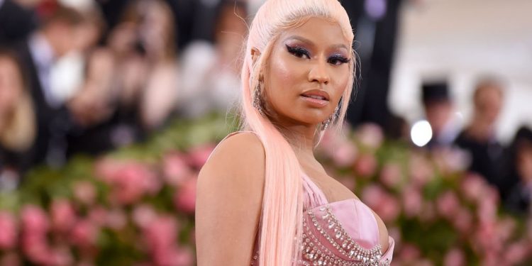 nicki-minaj-and-acacia-brinley-drama-explained:-fans-blame-influencer-for-trolling-group-chat-on-…