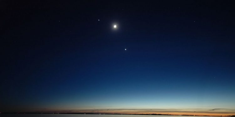 here's-what-twitter-is-saying-about-the-'christmas-star'-conjunction