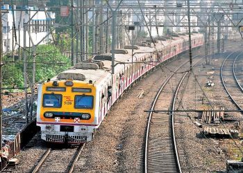 central-railway-conducts-awareness-campaign-on-women's-safety-at-kalyan-station