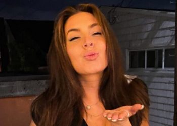 streamer-gets-banned-from-twitch-for-just-three-days-after-performing-erotic-show