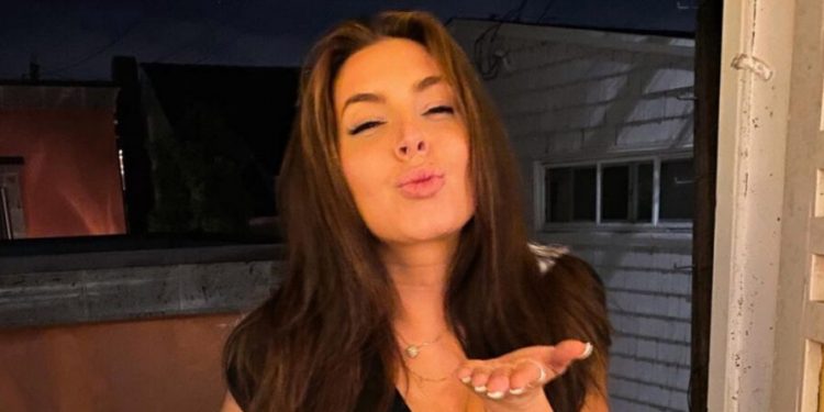 streamer-gets-banned-from-twitch-for-just-three-days-after-performing-erotic-show