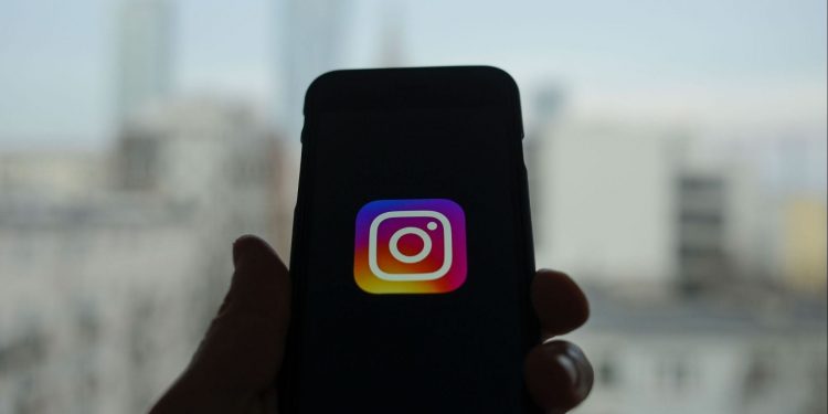 can-instagram-use-your-cell-phone-camera-to-monitor-your-reactions?-this-says-the-policies-of-the-…