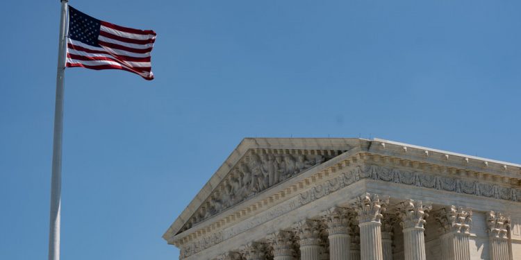 a-cheerleader's-vulgar-message-prompts-a-first-amendment-showdown