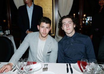frankie-jonas-tattoos-name-of-youtube-star-tana-mongeau-on-his-leg