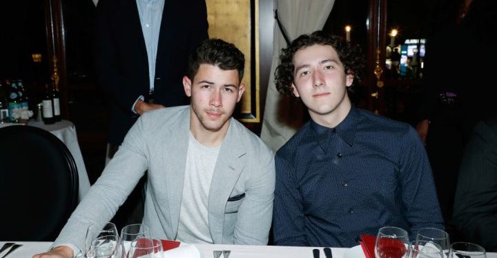 frankie-jonas-tattoos-name-of-youtube-star-tana-mongeau-on-his-leg